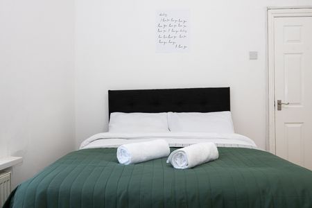 Room in a Shared House, Rebecca Street, M8 - Photo 3