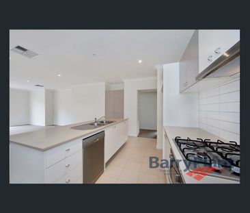 Beautiful home in Point Cook - Photo 5