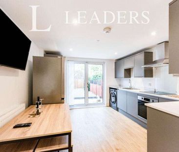 Modern Comteporary professional room in Bury St Edmunds - Photo 5