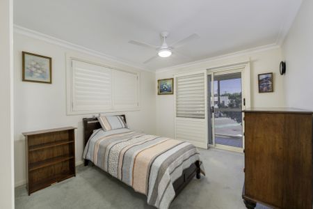 Spacious four bedroom home with double garage in sought after beach side suburb 'The Junction' - Photo 5