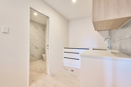 Private Self-Contained Studio in Modern Townhouse - Photo 3