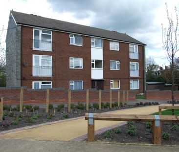 2 bedroom Flat - Deanscroft, Knebworth - Photo 4