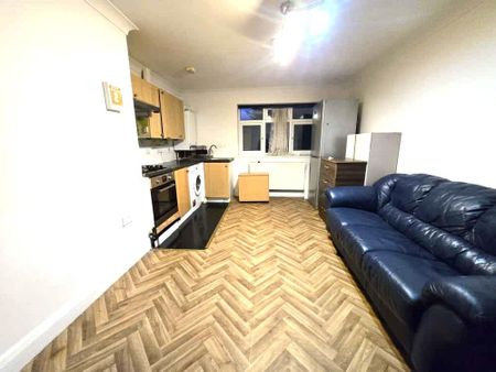 2 bedroom maisonette to rent - Photo 4