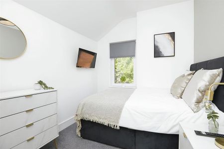 1 bedroom in a house share to rent - Photo 2