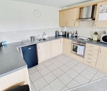 2 bedroom flat to rent - Photo 2