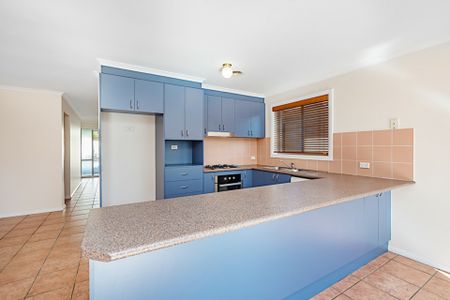 Modern three bedroom townhouse in the heart of Bruce. - (Old photos in use new photos to come) - Photo 4