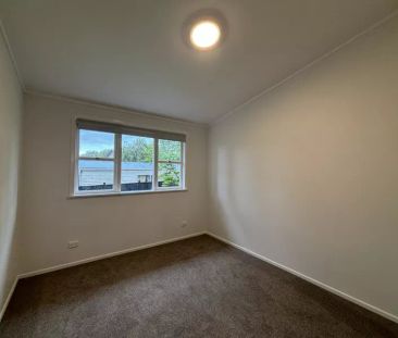 RENOVATED TWO BEDROOM UNIT IN ELLERSLIE - Photo 5