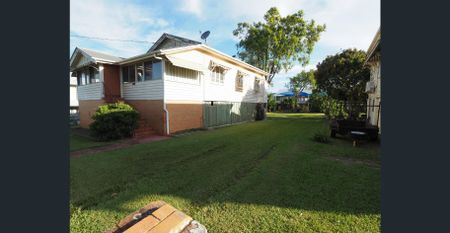 LOCATION LOCATION LOCATION!!! - Photo 4