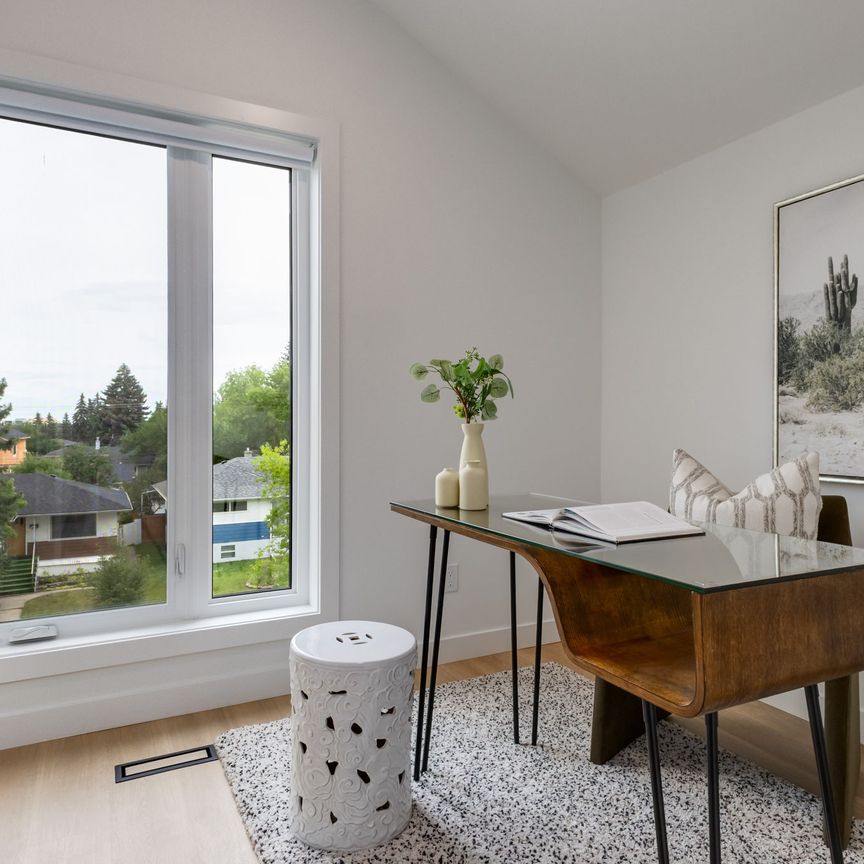 Calgary Pet Friendly Townhouse in Killarney - Photo 1