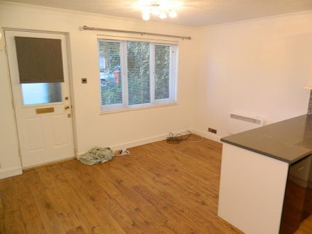 1 bedroom ground floor maisonette to rent - Photo 2