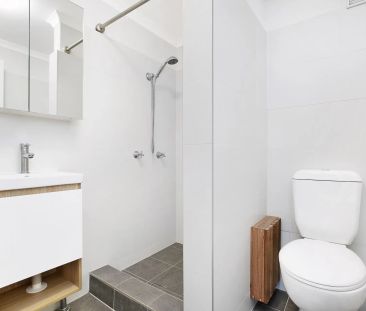 MODERN STUDIO APARTMENT - IDEALLY POSITIONED - Photo 3