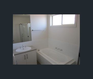3-BEDROOM TOWNHOUSE - MINUTES AWAY FROM THE STUNNING SEACLIFF AND B... - Photo 6