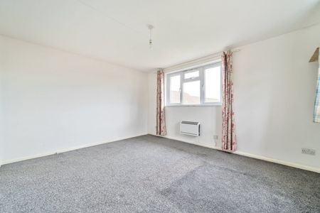 Flat to rent - Crayford High Street, Dartford, DA1 - Photo 2