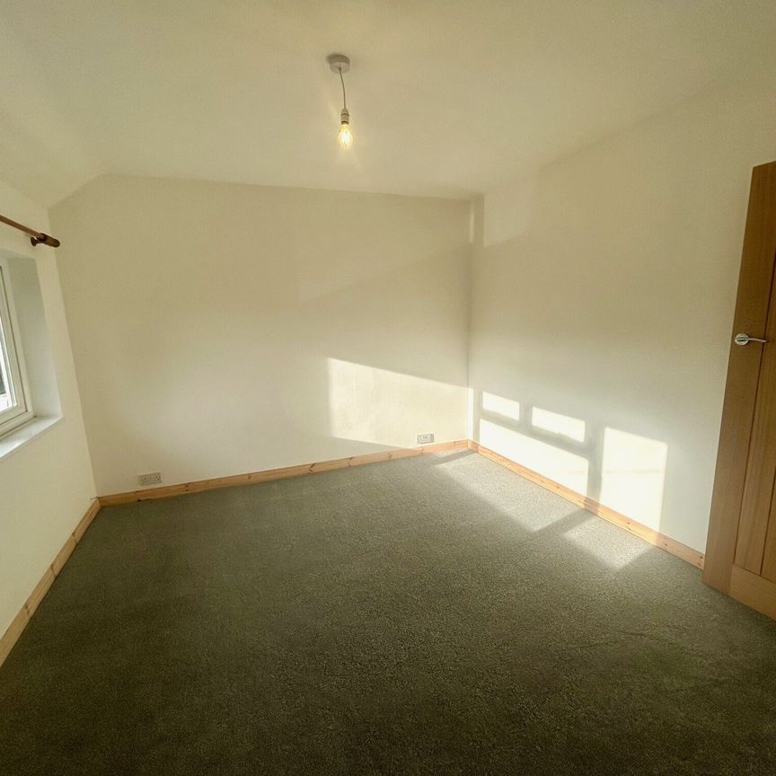 Ridgehurst Avenue, Watford - Photo 1