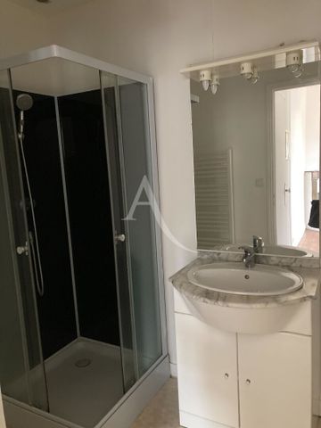 Location Appartement 2 pièces 41m² FONTENAY LE COMTE 85200 - Photo 4