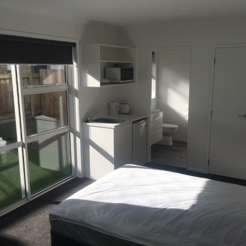 Modern, Fully Furnished Studio – Power & Internet Included! - Photo 1