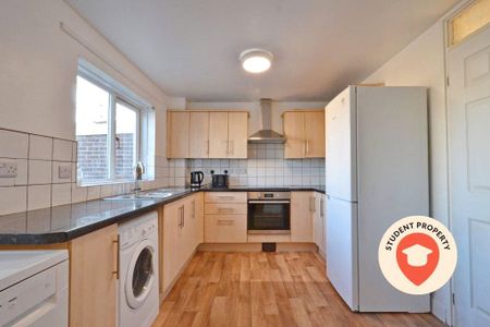 4 bedroom semi-detached house to rent - Photo 4