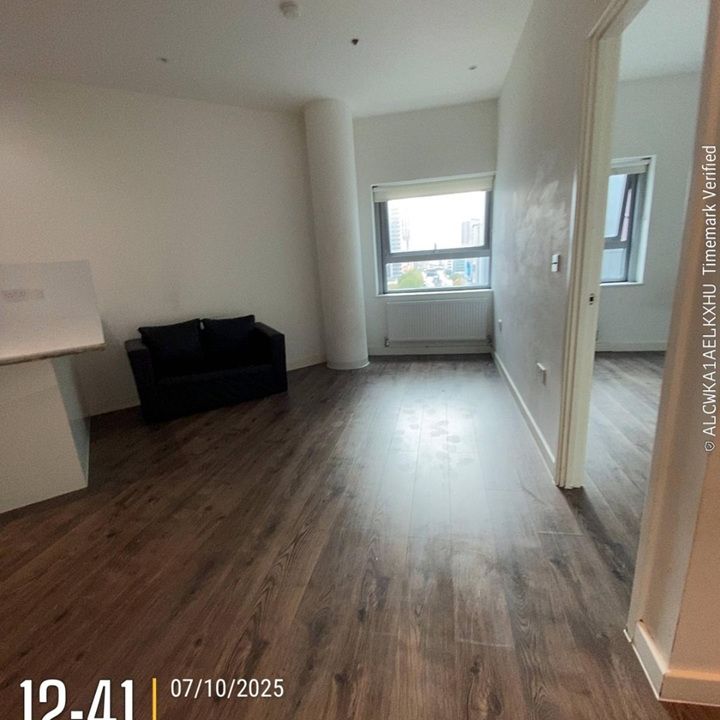 1 Bed Flat, Delta Point, CR0 - Photo 1