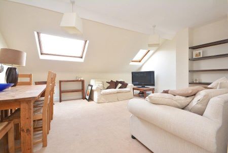 2 bedroom flat to rent - Photo 2