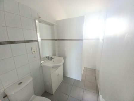 LA FARE LES OLIVIERS APPARTEMENT T1 MEZZANINE TERRASSE ET PARKING, - Photo 4