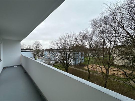 Geräumige 2-Zi.-Wohnung mit Balkon! - Photo 1
