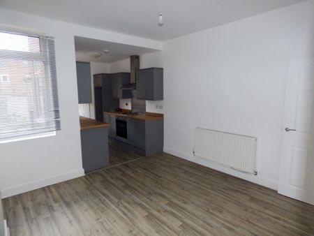 3 bedroom terraced house to rent - Photo 5