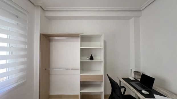 Room in a shared 4-bedroom apartment for rent in Elche. - Photo 1