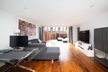 2 Bed Terraced House, Cobham, NW9 - Photo 5