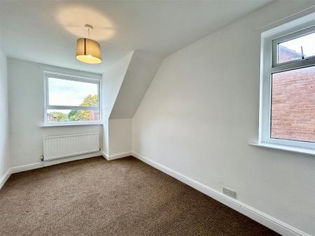3 bedroom semi-detached house to rent - Photo 4