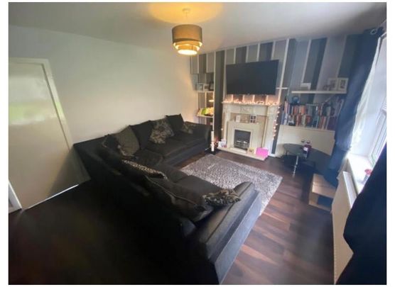 4 Bed Terraced House, Warton Avenue, NG3 - Photo 1