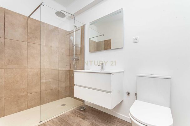 Almada, Setúbal Municipality - Photo 1