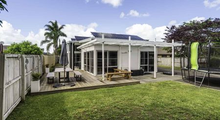 Spacious Rototuna Living - Photo 3