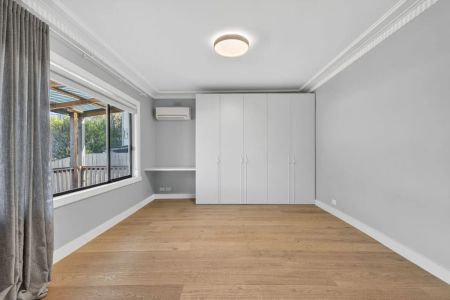 Renovated Family Living in a Prime Oakleigh Pocket - Photo 3