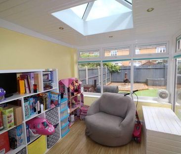 3 bedroom semi-detached house to rent - Photo 3