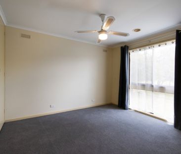 9 Locliff Avenue, Strathdale - Photo 4