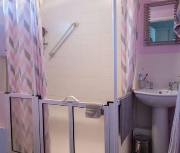 3 bedroom flat to rent - Photo 6