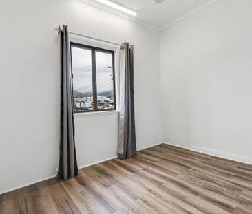 Three bedroom Queenslander - Photo 2