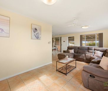 FAMILY LIVING IN A QUIET CUL-DE-SAC - Photo 2