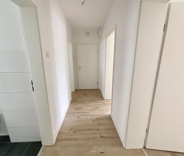 Hier kann man alt werden: * renovierte Erdgeschoss-Wohnung mit Balkon * - Photo 2