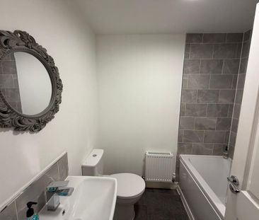 1 bedroom in a house share to rent - Photo 4