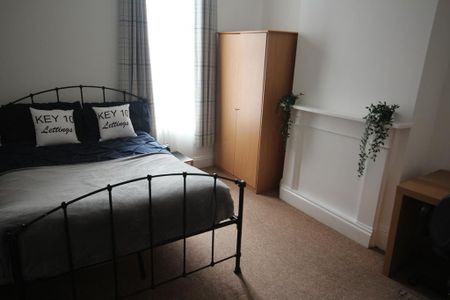 5 bedroom terraced house to rent - Photo 5