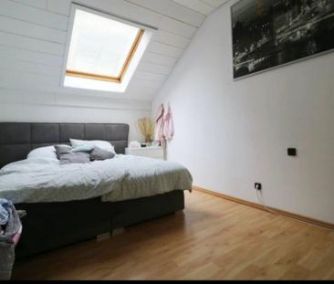 Helle, schöne Wohnung im 3.OG eines ruhigen und gepflegten MFH - Foto 1