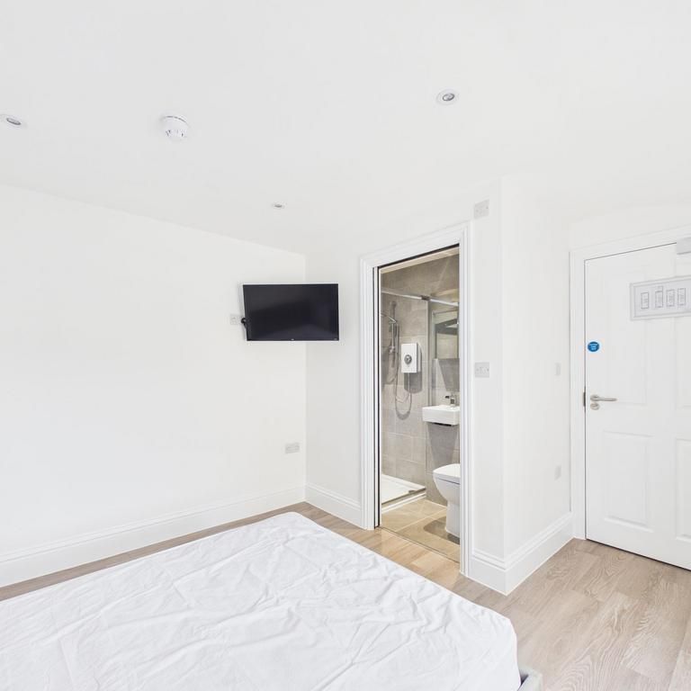 1 bedroom in a house share to rent - Photo 1