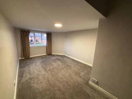 4 bedroom semi-detached house to rent - Photo 5