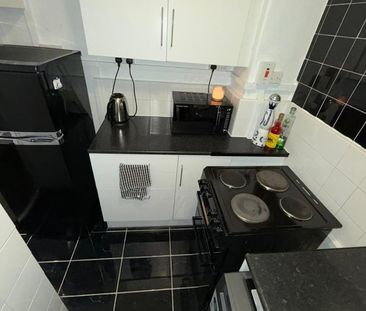 Studio Flat, Aylesford House, SE1 - Photo 6