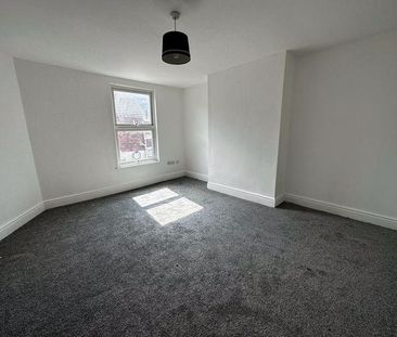 4 bedroom terraced house to rent - Photo 3