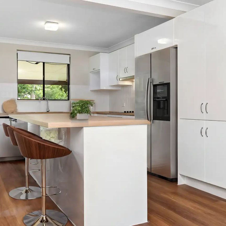 “Three bedroom house, 1.5 Bathrooms, Tandem Garage and Carport” - Photo 1