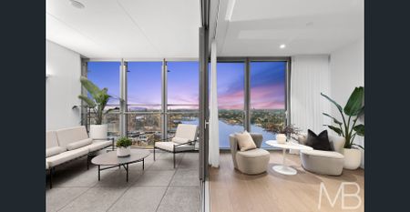 LUXURY APARTMENT WITH STUDY & WATER VIEWS AT ONE SYDNEY HARBOUR - Photo 3