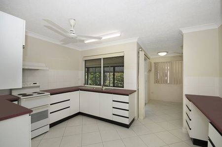 48 Colchester Crescent KIRWAN QLD 4817 - Photo 3