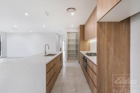 Luxurious 5-Bedroom Home for Lease! - Photo 3